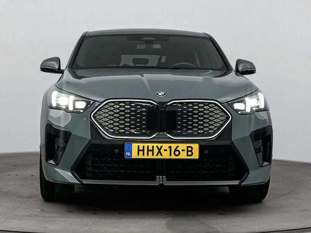 BMW iX2 eDrive20 67 kWh uit 2025, foto 5