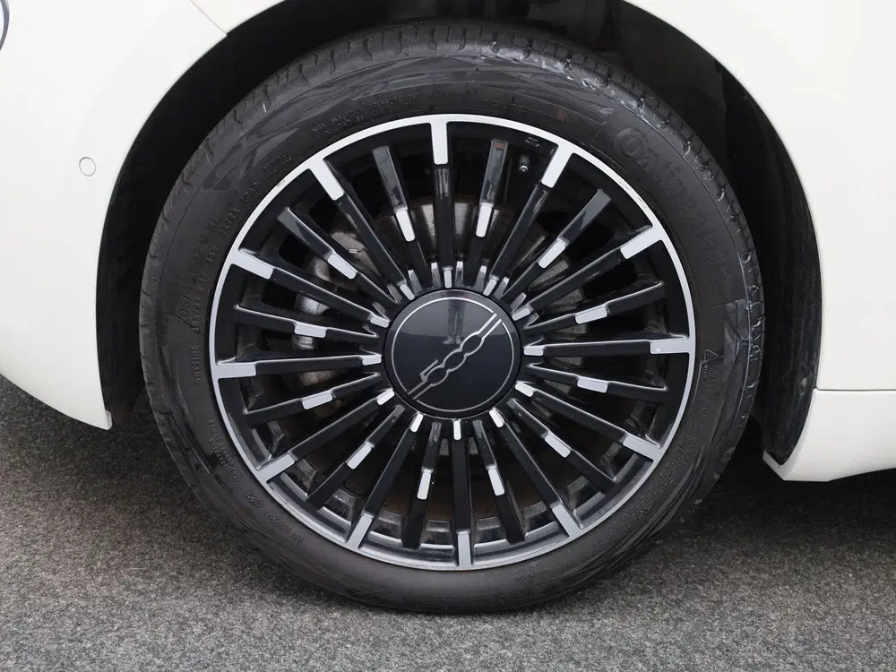 Fiat 500e 42 kWh La Prima by Bocelli uit 2023, foto 14