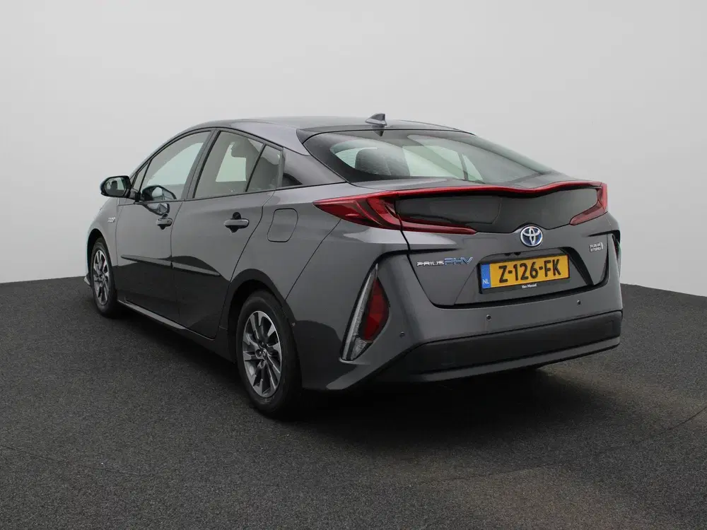 Toyota Prius 1.8 Executive uit 2020, foto 2