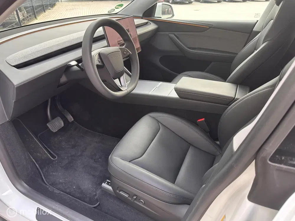 Tesla Model Y RWD 58 kWh uit 2025, foto 2