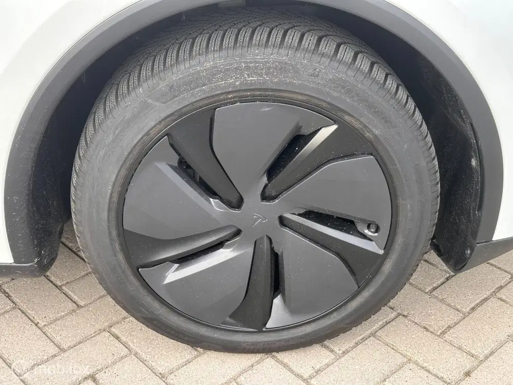 Tesla Model Y RWD 58 kWh uit 2025, foto 5