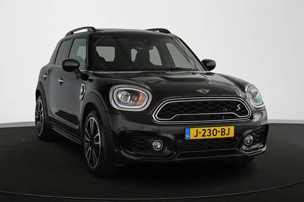 Mini Countryman 1.5 Cooper S E ALL4 JCW Pano Stoelverwarmi uit 2020, foto 2
