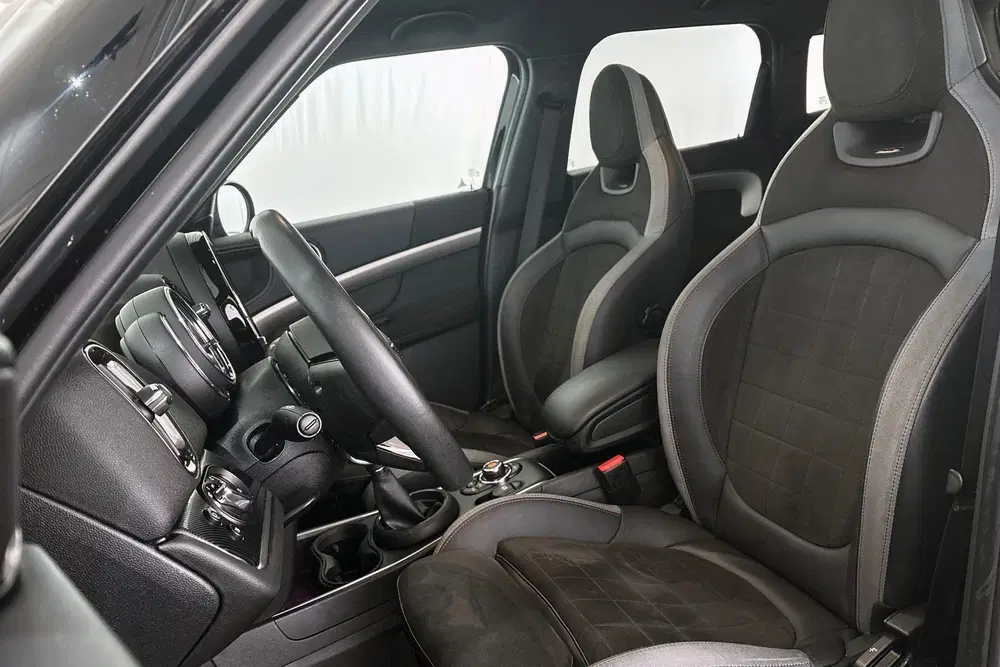 Mini Countryman 1.5 Cooper S E ALL4 JCW Pano Stoelverwarmi uit 2020, foto 6