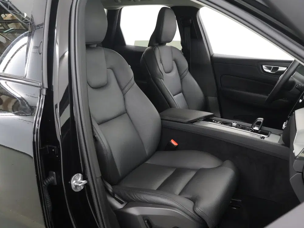 Volvo XC60 2.0 T6 Plug-in hybrid AWD Plus Dark uit 2023, foto 10