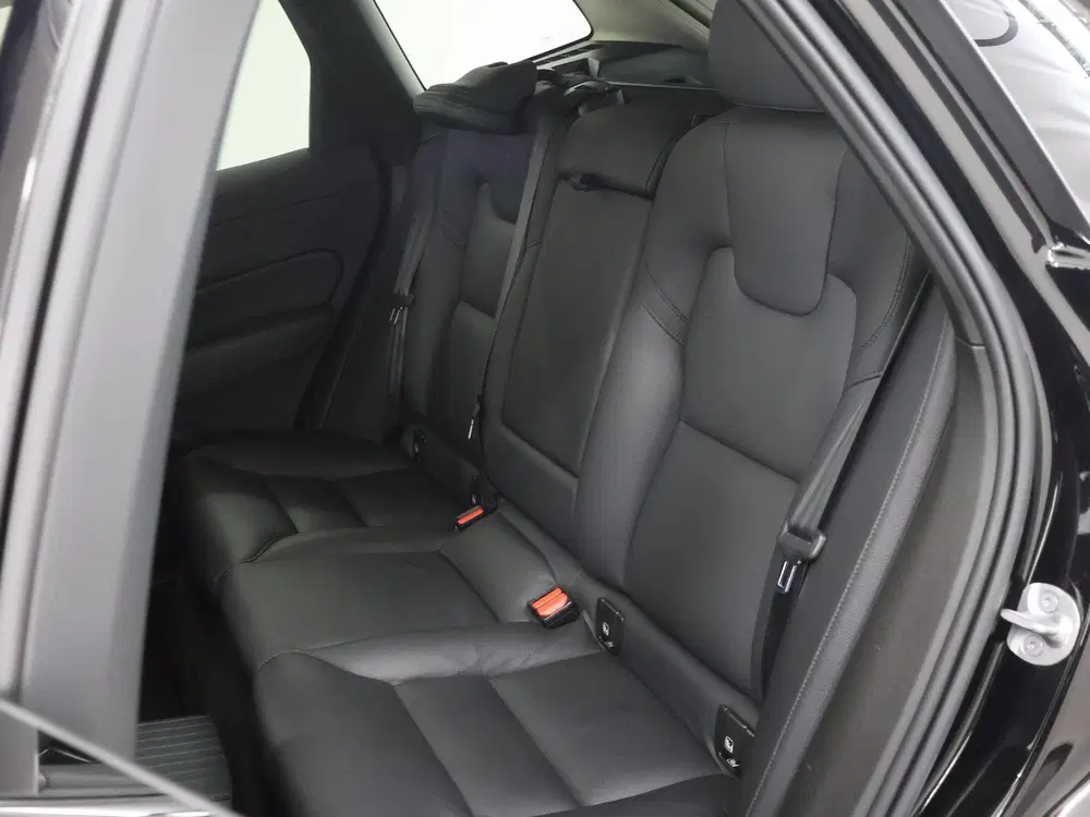 Volvo XC60 2.0 T6 Plug-in hybrid AWD Plus Dark uit 2023, foto 11