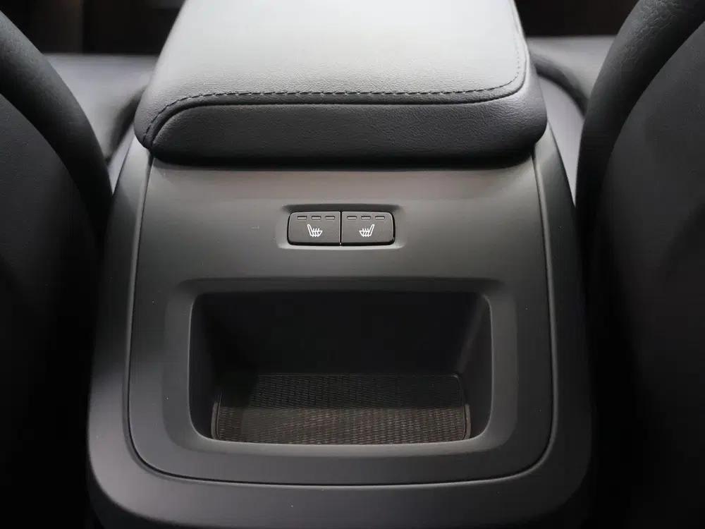 Volvo XC60 2.0 T6 Plug-in hybrid AWD Plus Dark uit 2023, foto 12