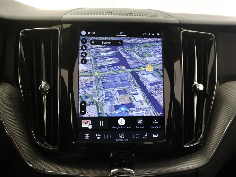 Volvo XC60 2.0 T6 Plug-in hybrid AWD Plus Dark uit 2023, foto 14