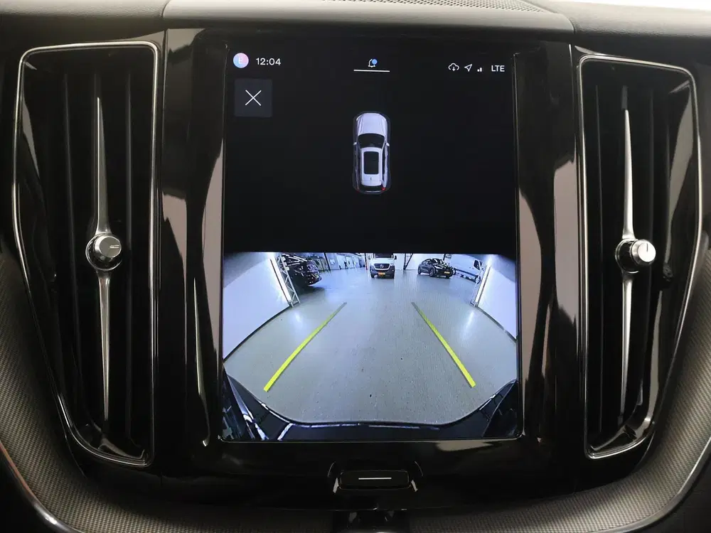 Volvo XC60 2.0 T6 Plug-in hybrid AWD Plus Dark uit 2023, foto 15