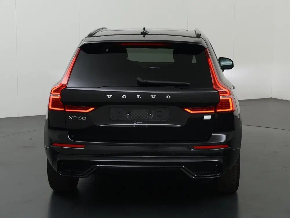 Volvo XC60 2.0 T6 Plug-in hybrid AWD Plus Dark uit 2023, foto 4