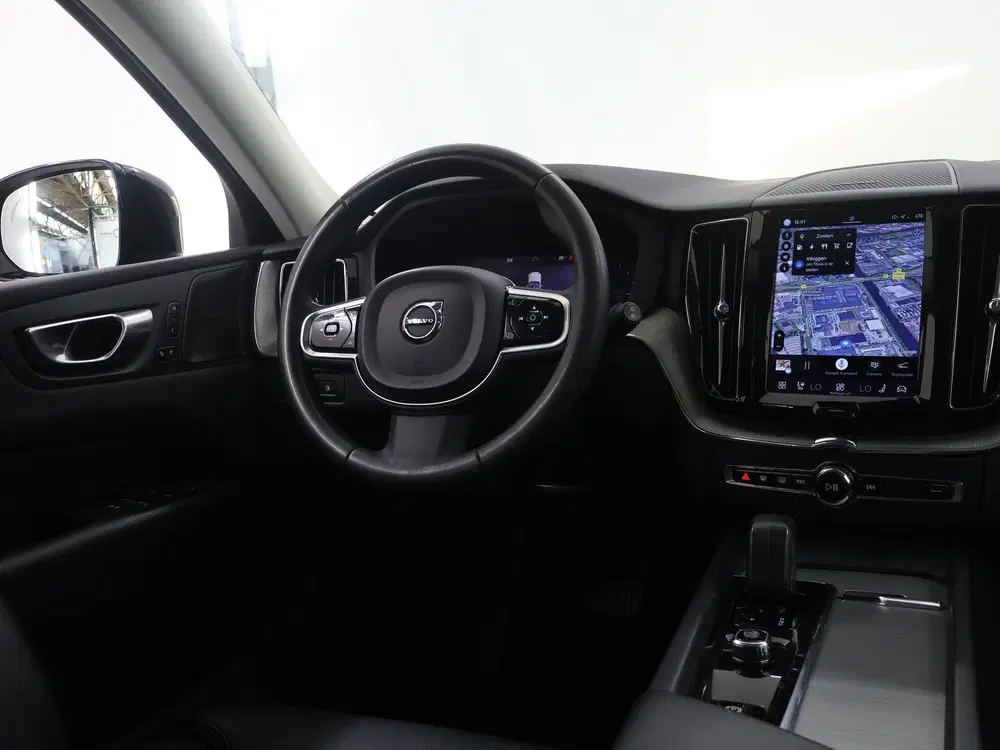 Volvo XC60 2.0 T6 Plug-in hybrid AWD Plus Dark uit 2023, foto 9