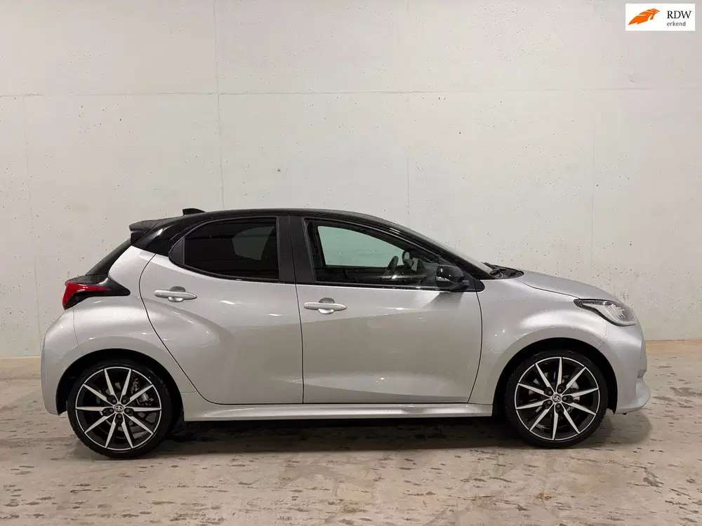 Toyota Yaris 1.5 Hybrid 130 GR SPORT Pano Camera Cruise uit 2025