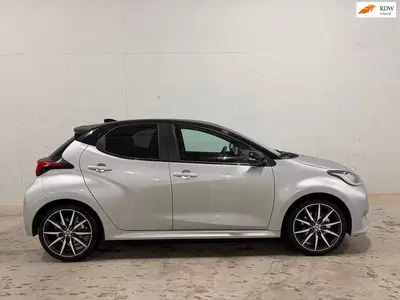 Toyota Yaris 1.5 Hybrid 130 GR SPORT Pano Camera Cruise uit 2025