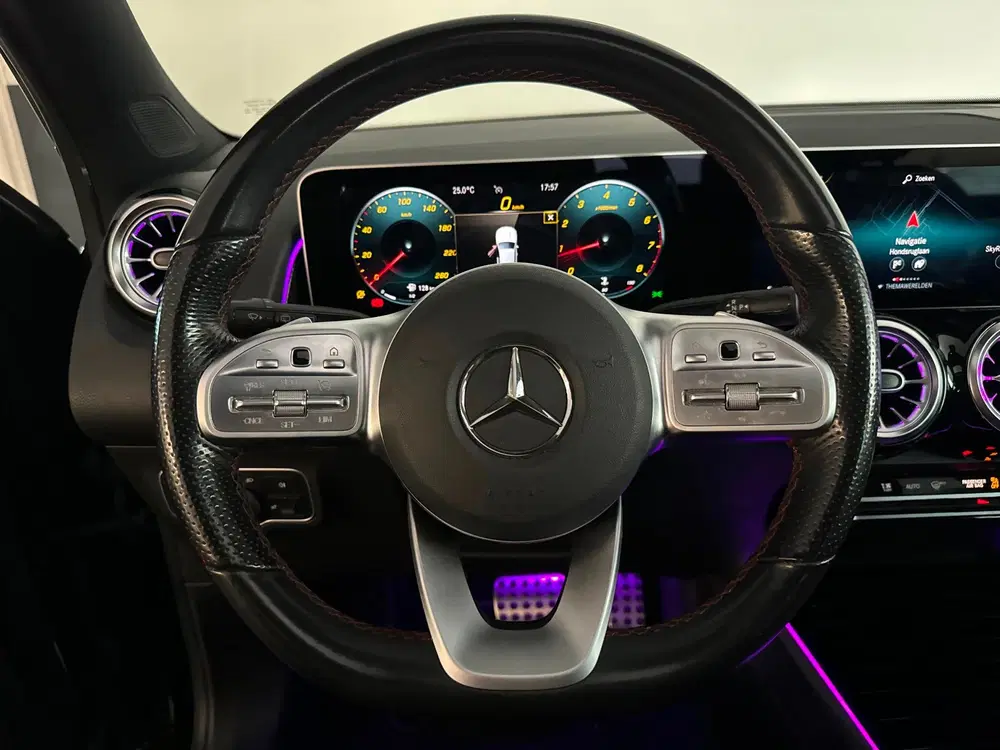 Mercedes-Benz GLB 200 AMG Pano uit 2020, foto 11