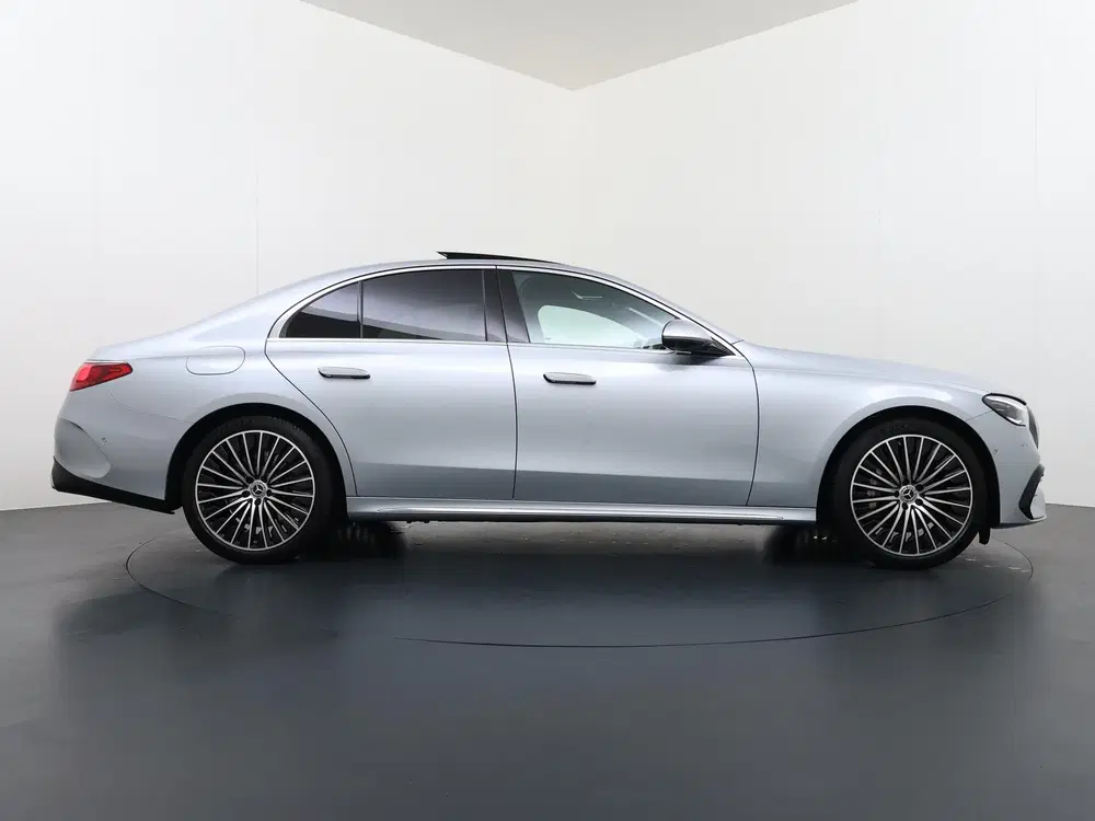 Mercedes-Benz E-Klasse 300 e AMG Sport Edition uit 2025, foto 10