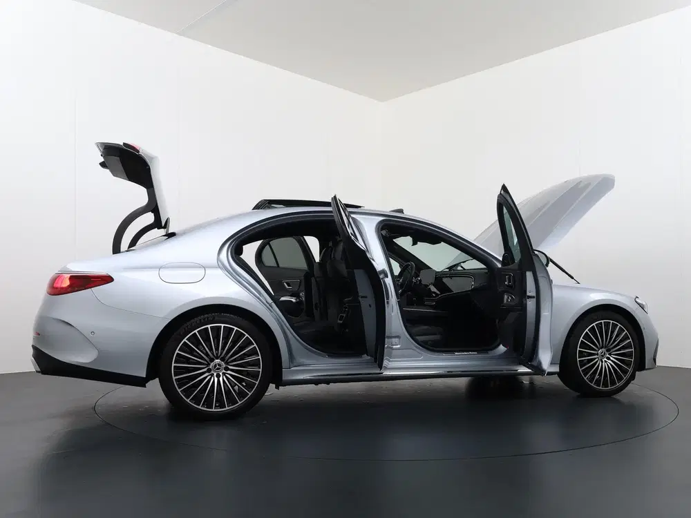 Mercedes-Benz E-Klasse 300 e AMG Sport Edition uit 2025, foto 14