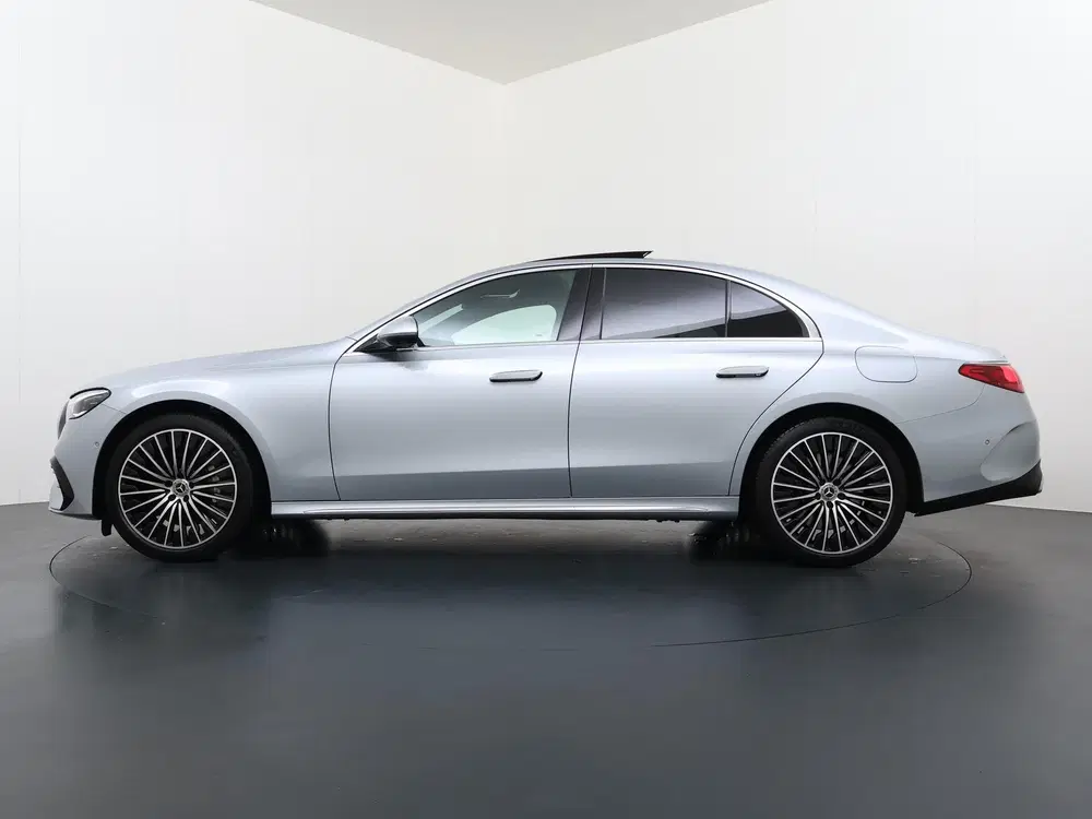 Mercedes-Benz E-Klasse 300 e AMG Sport Edition uit 2025, foto 3