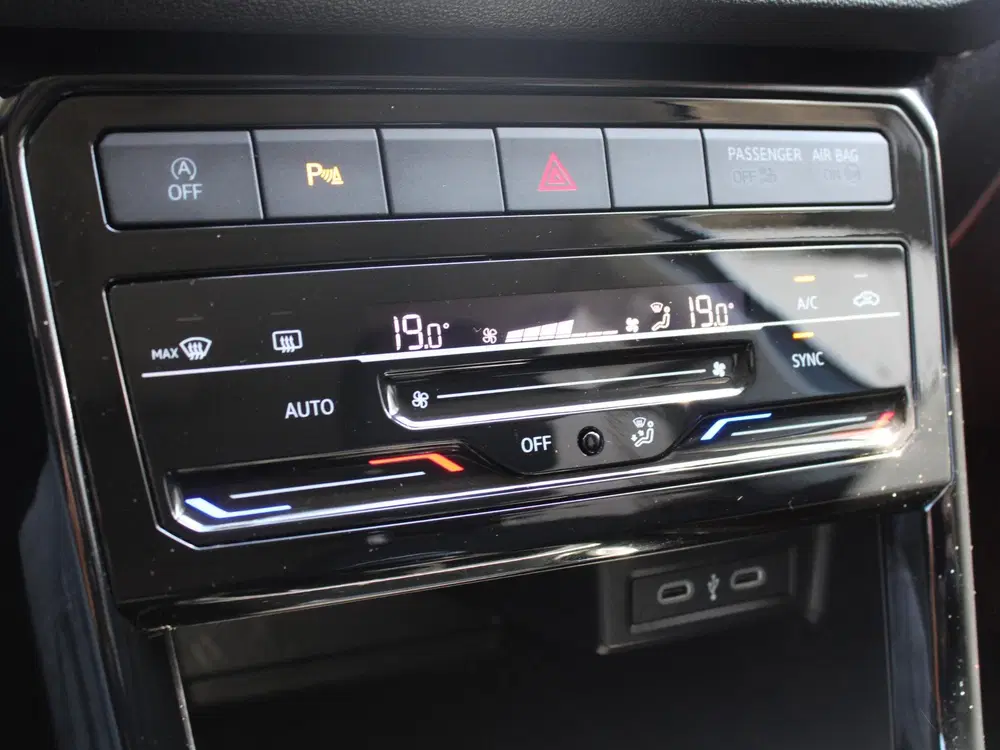 Volkswagen T-Cross 1.0 TSI Style uit 2023, foto 10