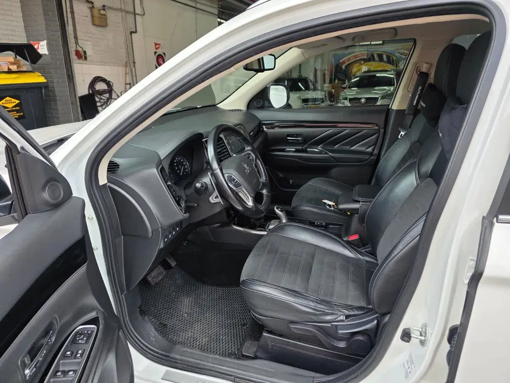 Mitsubishi Outlander 2.4 PHEV S-Edition uit 2019, foto 11