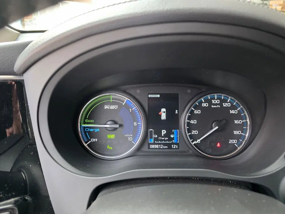 Mitsubishi Outlander 2.4 PHEV S-Edition uit 2019, foto 13