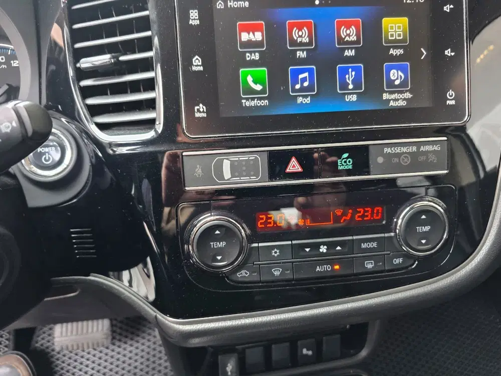 Mitsubishi Outlander 2.4 PHEV S-Edition uit 2019, foto 15