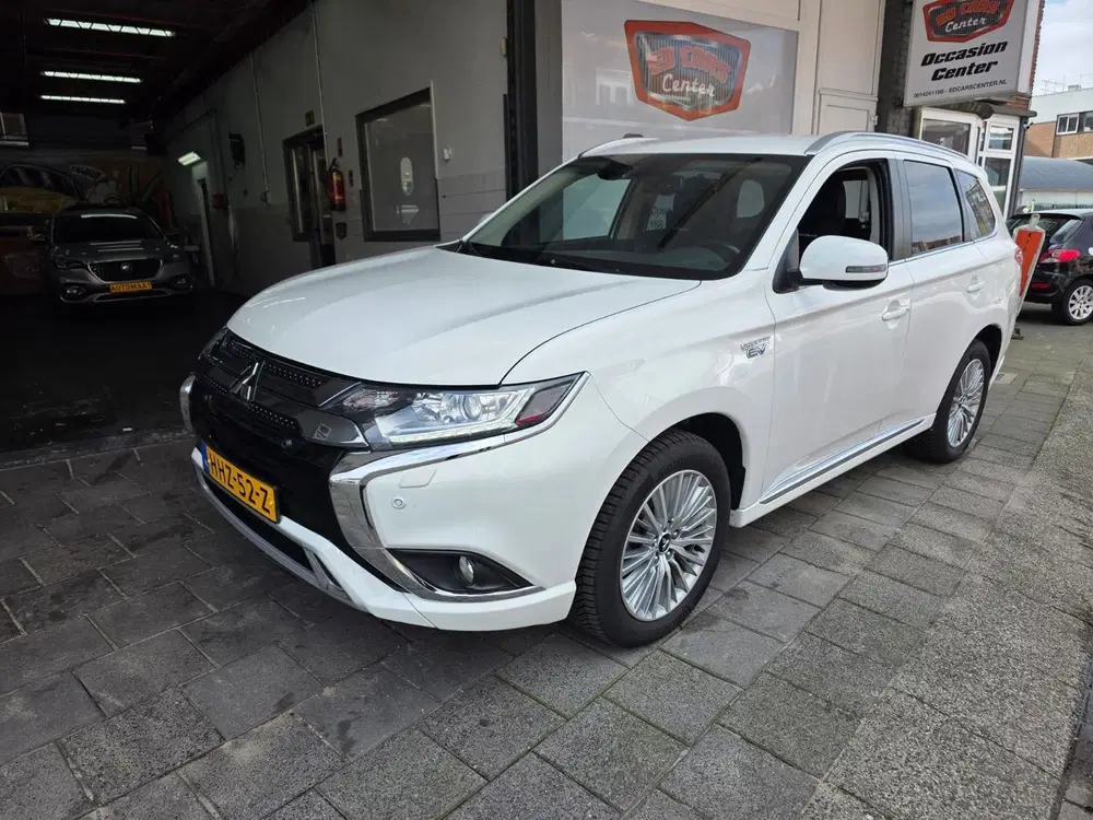 Mitsubishi Outlander 2.4 PHEV S-Edition uit 2019, foto 2