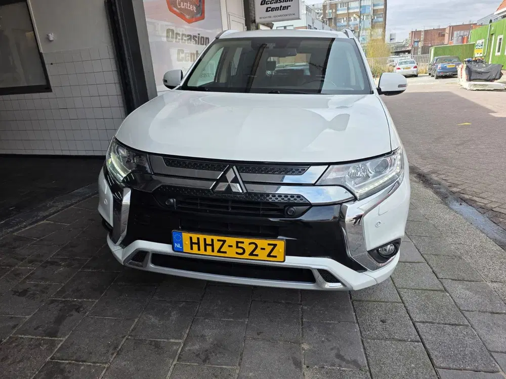Mitsubishi Outlander 2.4 PHEV S-Edition uit 2019, foto 3
