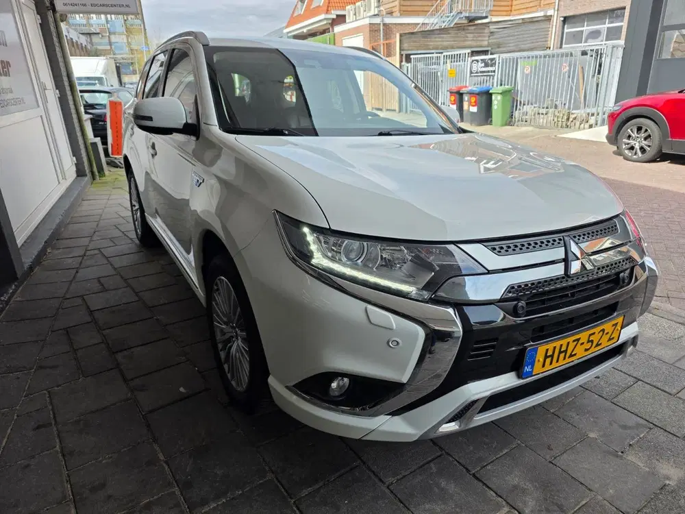 Mitsubishi Outlander 2.4 PHEV S-Edition uit 2019, foto 4