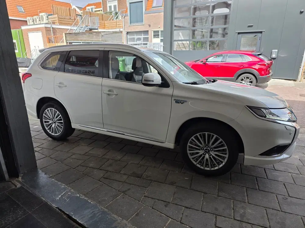 Mitsubishi Outlander 2.4 PHEV S-Edition uit 2019, foto 5