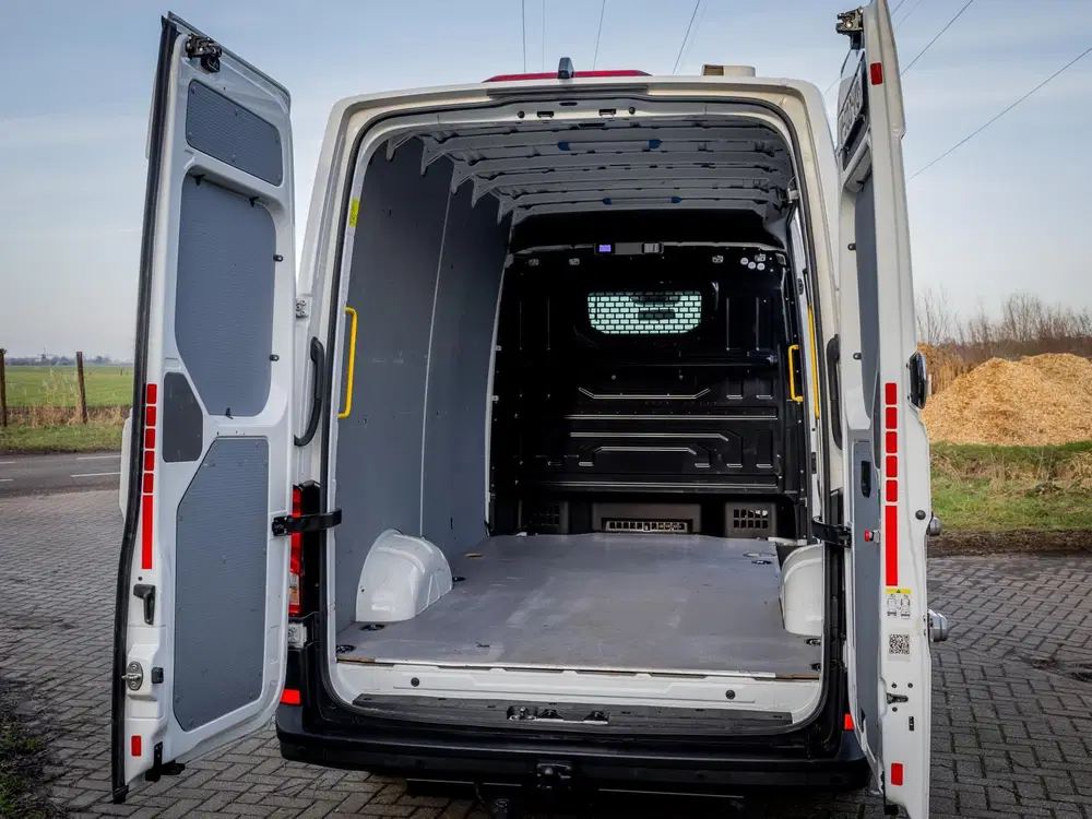 Volkswagen Crafter 35 2.0 TDI L3H3 Trendline Trekhaak uit 2019, foto 11