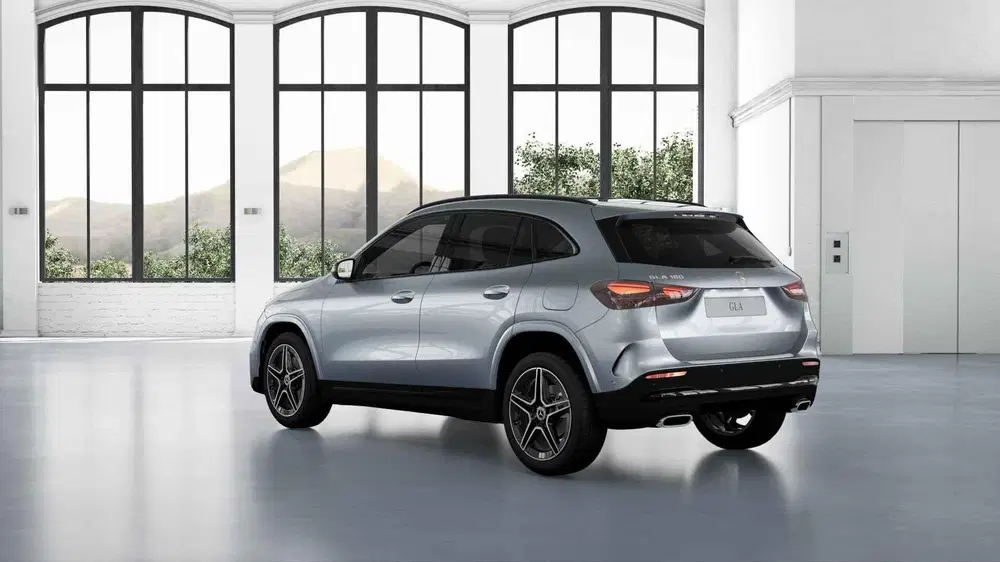 Mercedes-Benz GLA 180 AMG Line uit 2024, foto 11