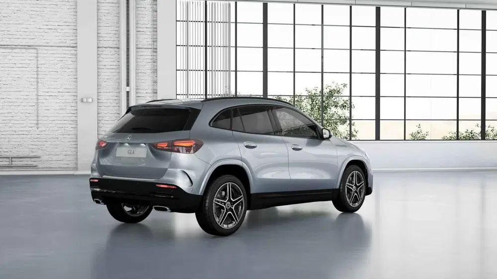 Mercedes-Benz GLA 180 AMG Line uit 2024, foto 2