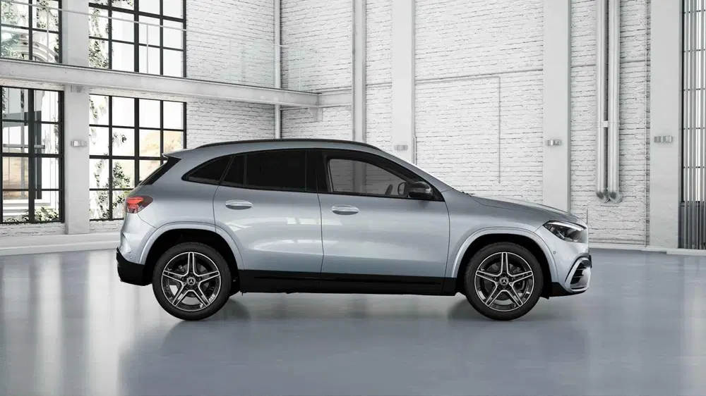 Mercedes-Benz GLA 180 AMG Line uit 2024, foto 3