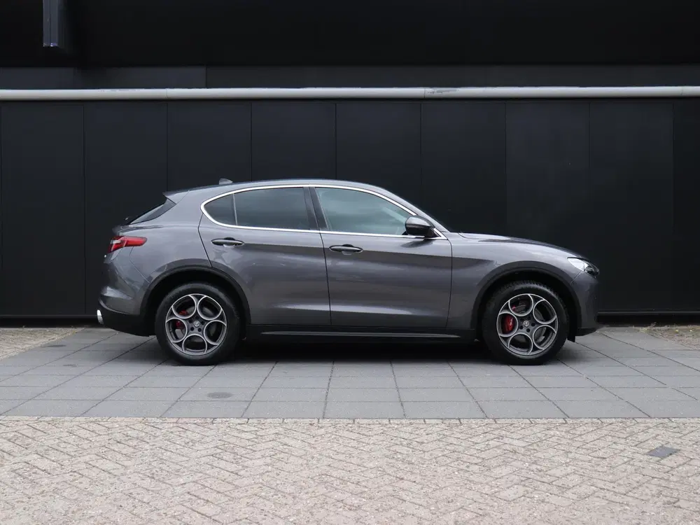 Alfa Romeo Stelvio 2.0 T AWD Super uit 2019, foto 4