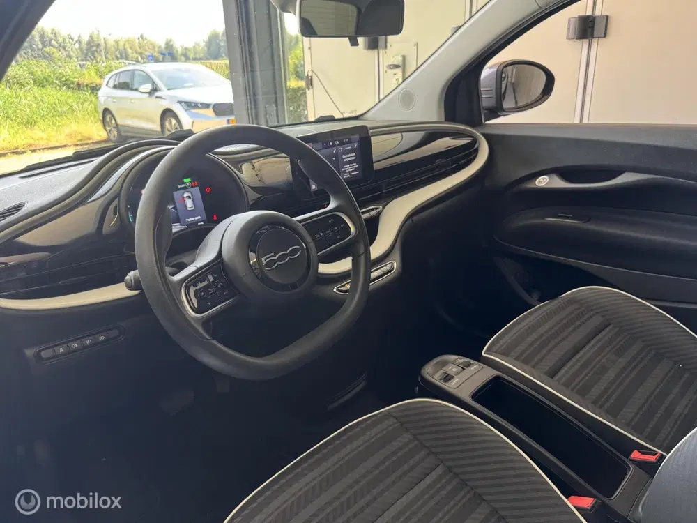 Fiat 500 E PASSION 42 kWH NL AUTO NAP BTW AUTO AFLE uit 2021, foto 13
