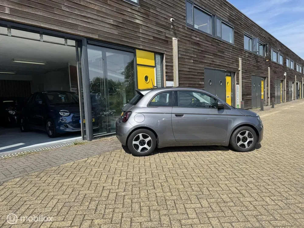 Fiat 500 E PASSION 42 kWH NL AUTO NAP BTW AUTO AFLE uit 2021, foto 3