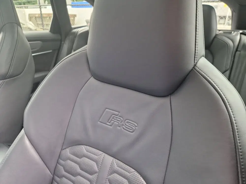 Audi RS6 TFSI Quattro uit 2020, foto 12
