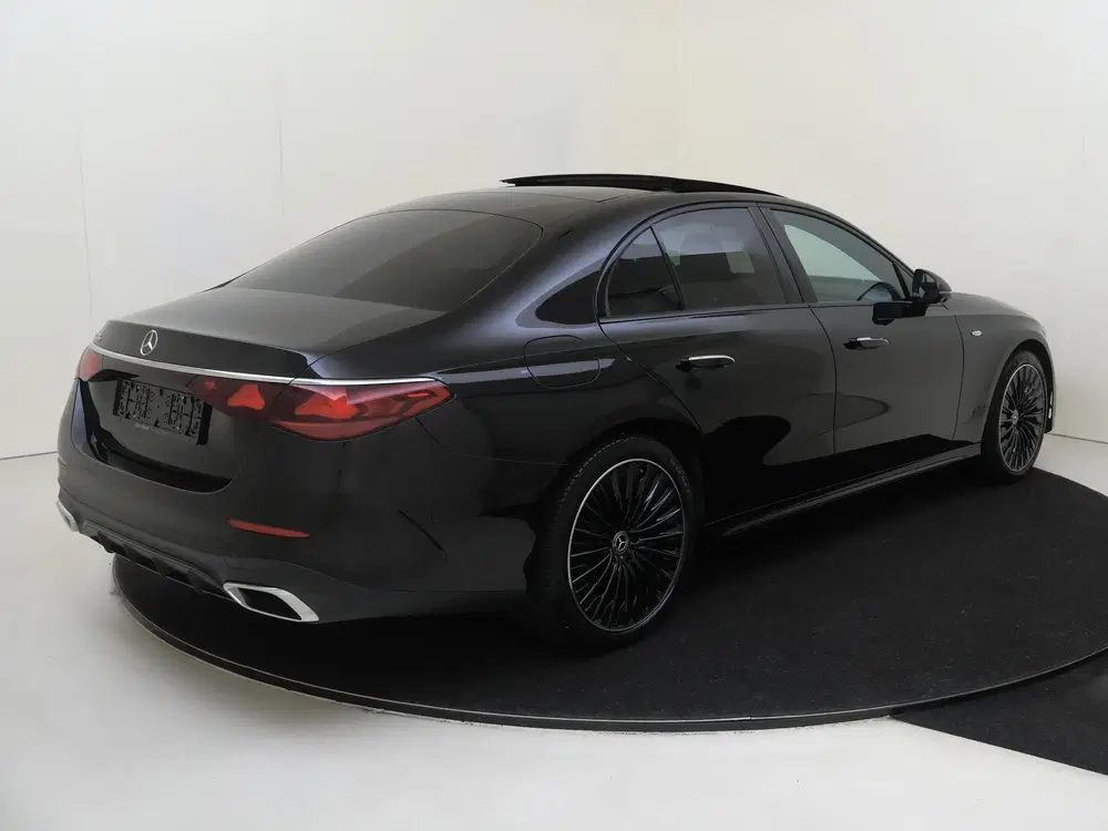 Mercedes-Benz E-Klasse 300 e Sport Edition uit 2025, foto 2