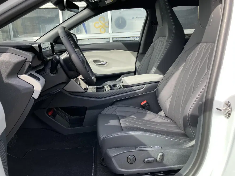 Ford Capri Premium Extended Range RWD 77 kWh uit 2026, foto 9