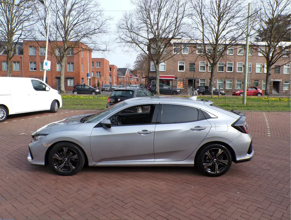 Honda Civic 1.0 i-VTEC Elegance AUTOMAAT DEALER ONDERH uit 2020, foto 2