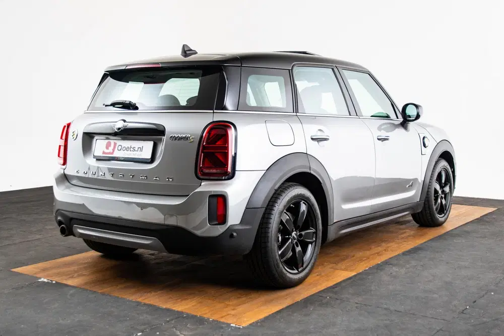 Mini Countryman Cooper S E ALL4 Panoramadak uit 2023, foto 2