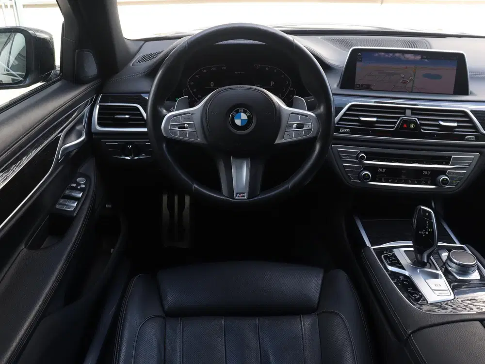 BMW 7-serie Sedan 745e uit 2020, foto 10