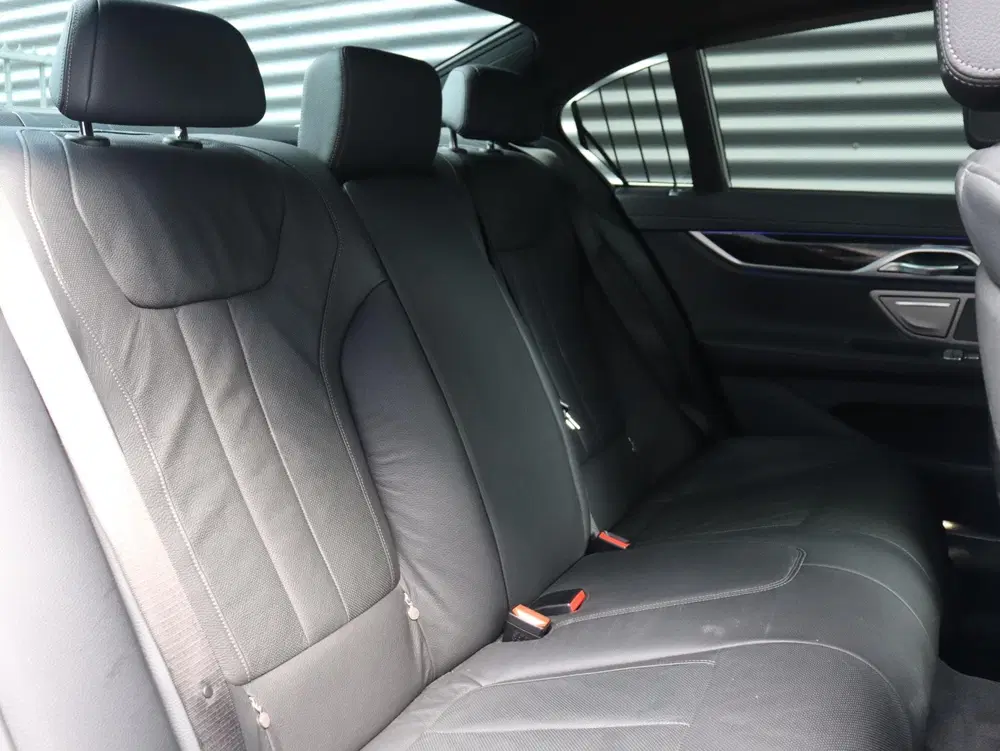 BMW 7-serie Sedan 745e uit 2020, foto 11