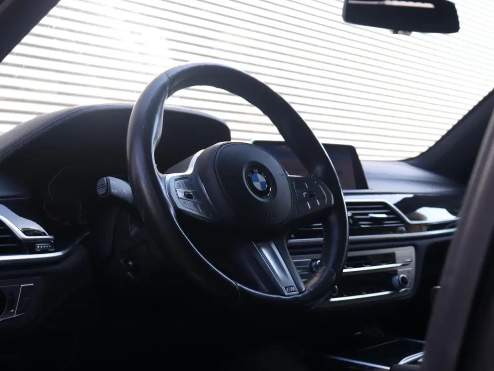 BMW 7-serie Sedan 745e uit 2020, foto 13