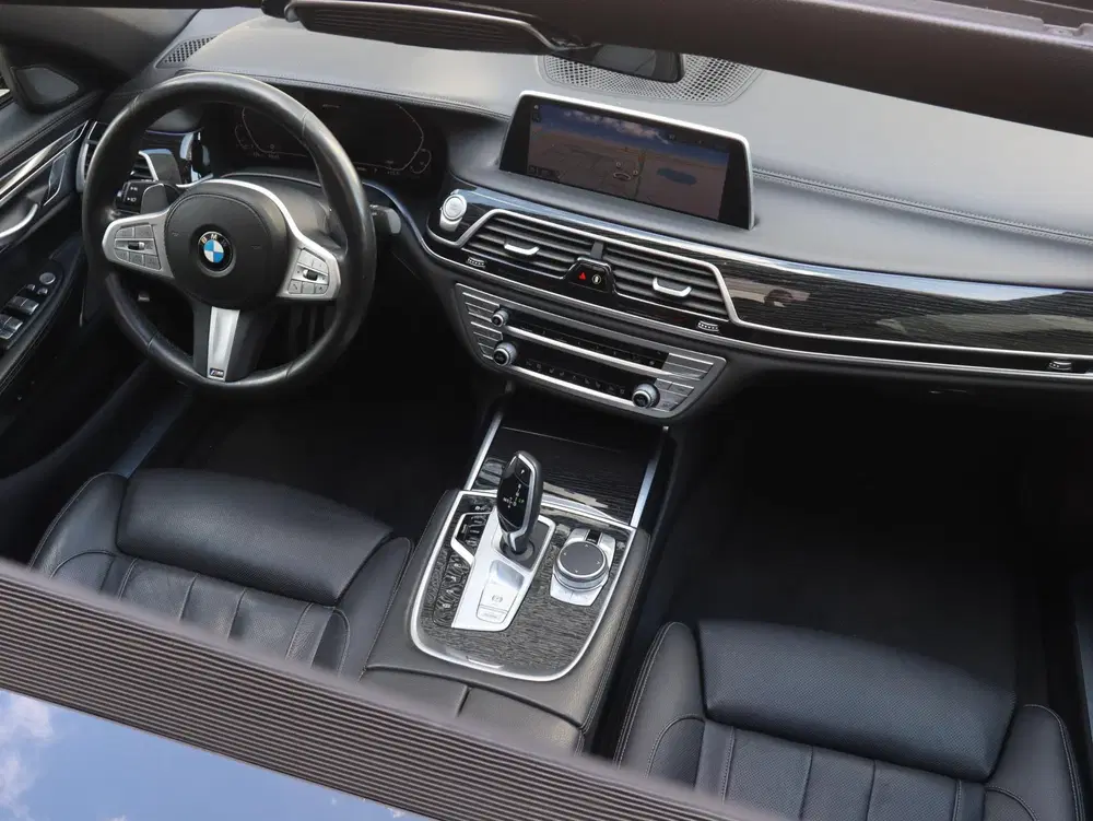 BMW 7-serie Sedan 745e uit 2020, foto 14
