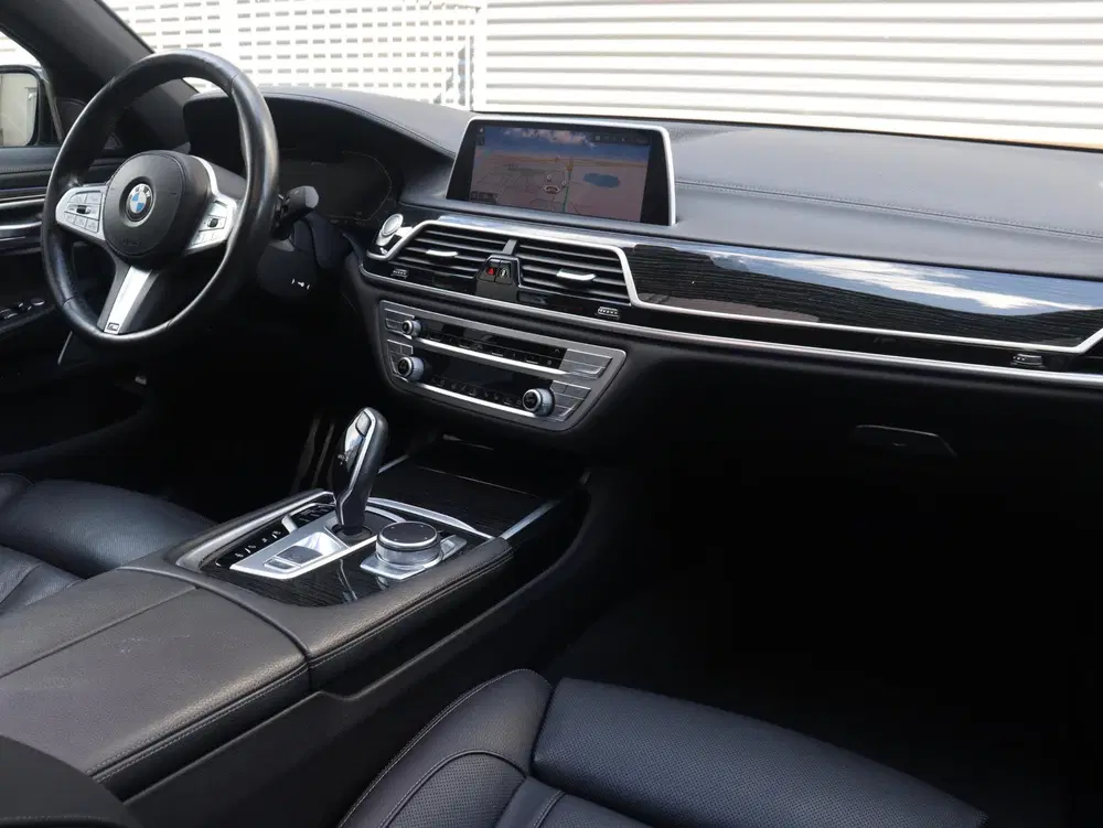 BMW 7-serie Sedan 745e uit 2020, foto 15