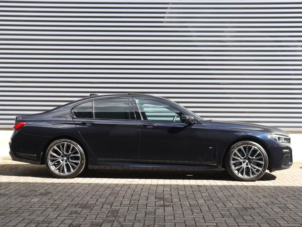 BMW 7-serie Sedan 745e uit 2020, foto 5
