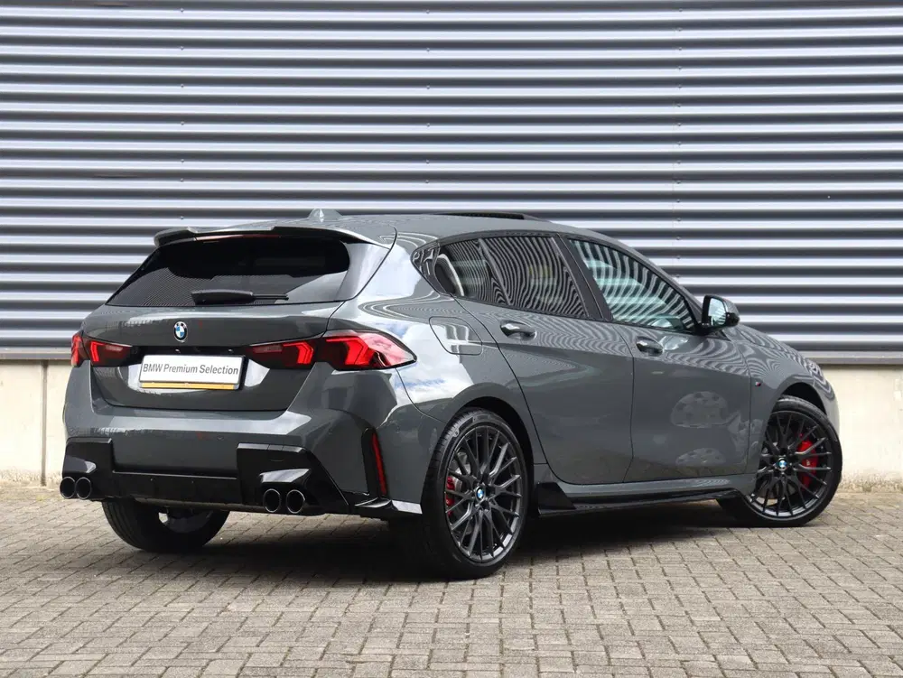 BMW 1-serie 5-deurs 120 uit 2026, foto 2