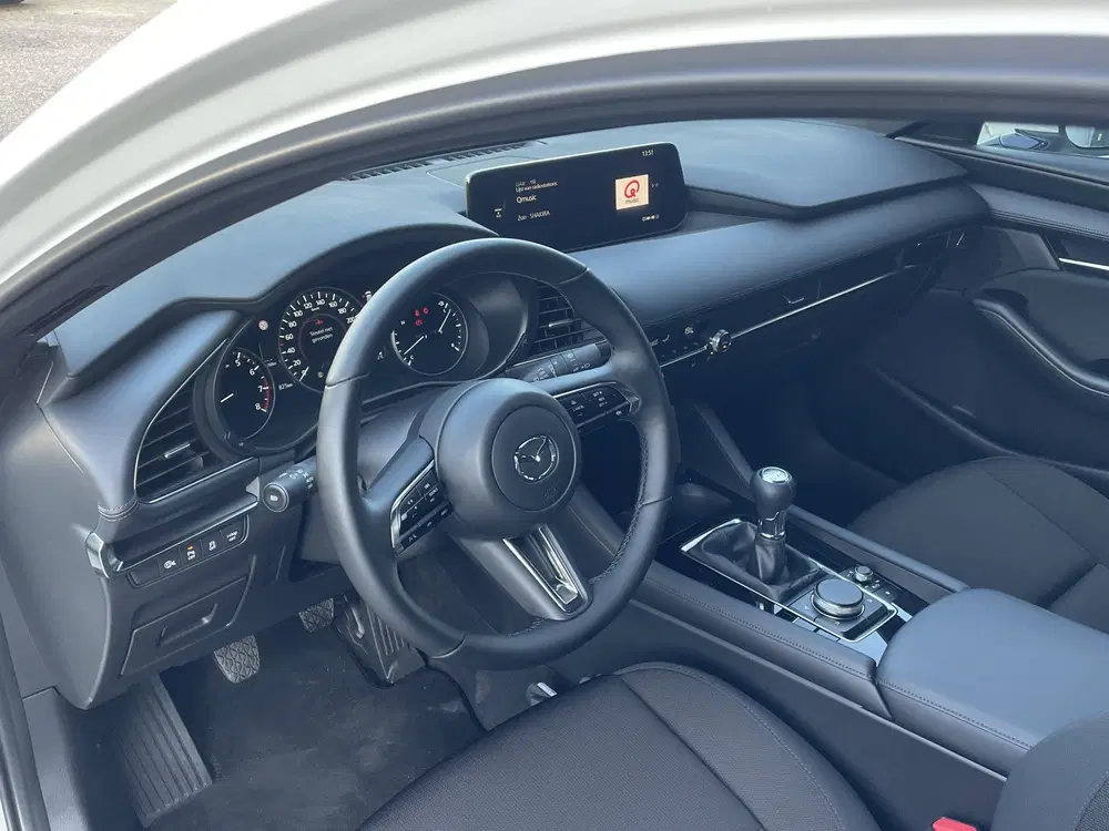 Mazda 3 2.5 e-SkyActiv-G 140 M Hybrid Centre-line uit 2026, foto 12