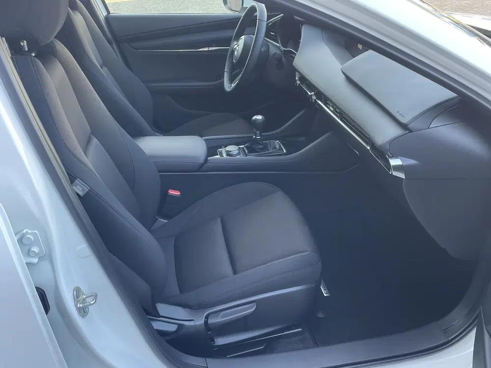 Mazda 3 2.5 e-SkyActiv-G 140 M Hybrid Centre-line uit 2026, foto 13