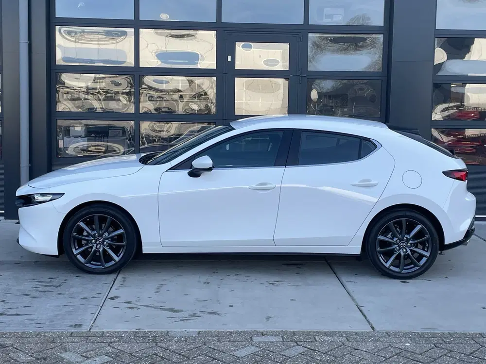 Mazda 3 2.5 e-SkyActiv-G 140 M Hybrid Centre-line uit 2026, foto 3